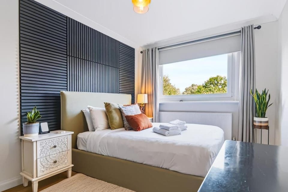 2 Bed Flat by Hackney Marshes Apartment in London Borough of Hackney