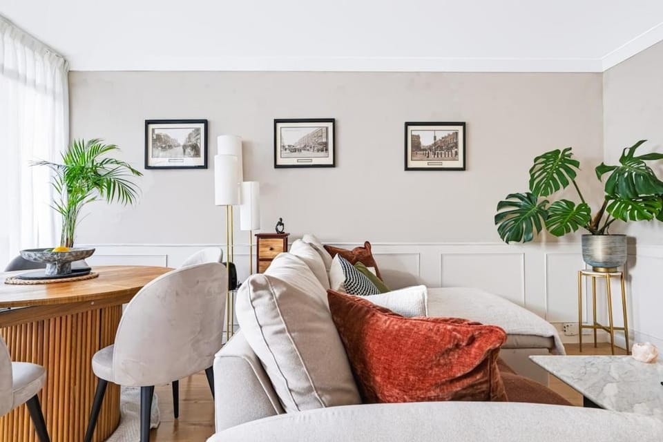 2 Bed Flat by Hackney Marshes Apartment in London Borough of Hackney