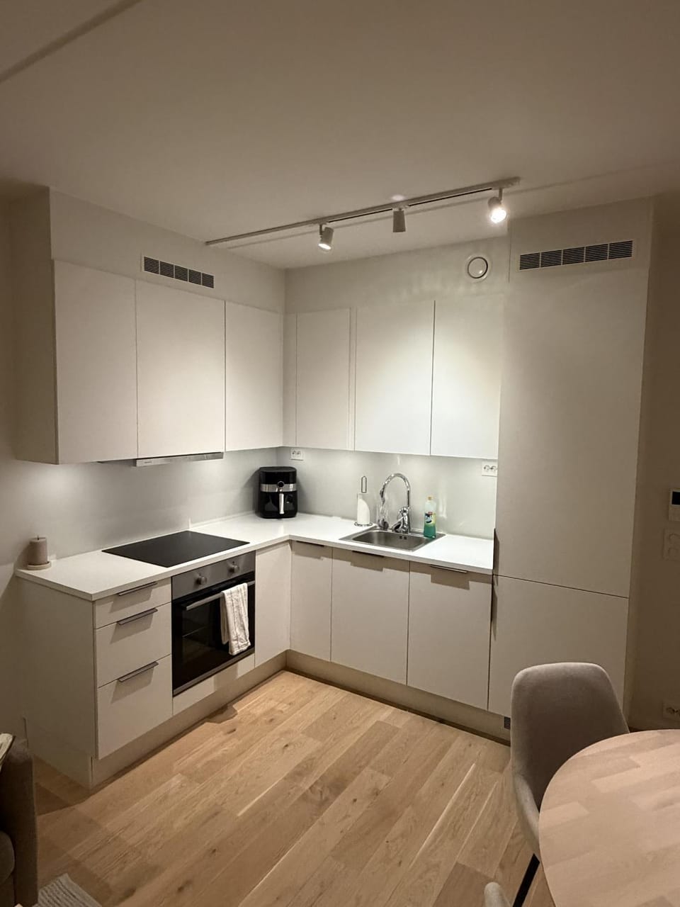Kitchen or kitchenette, oven, stove