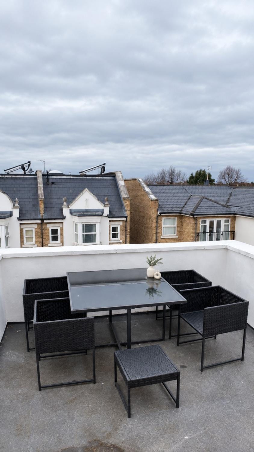 4 Bedroom with Patio - 10 min from Westfiel, Hetley 3 Apartment in London