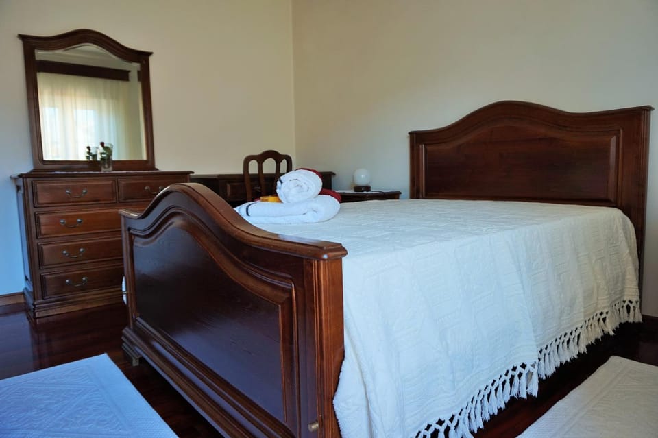Photo of the whole room, Decorative detail