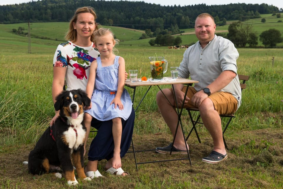 Staff, Day, People, Natural landscape, Food and drinks, Pets, Mountain view, Drinks, children, Family