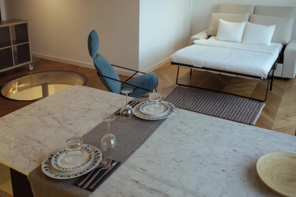 Bed, Living room, Photo of the whole room, Seating area, Dining area, Bedroom