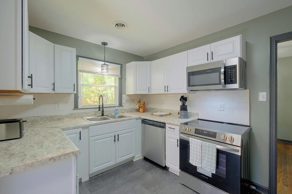 Walk to VSU Campus! Your Escape away from home House in Chesterfield County