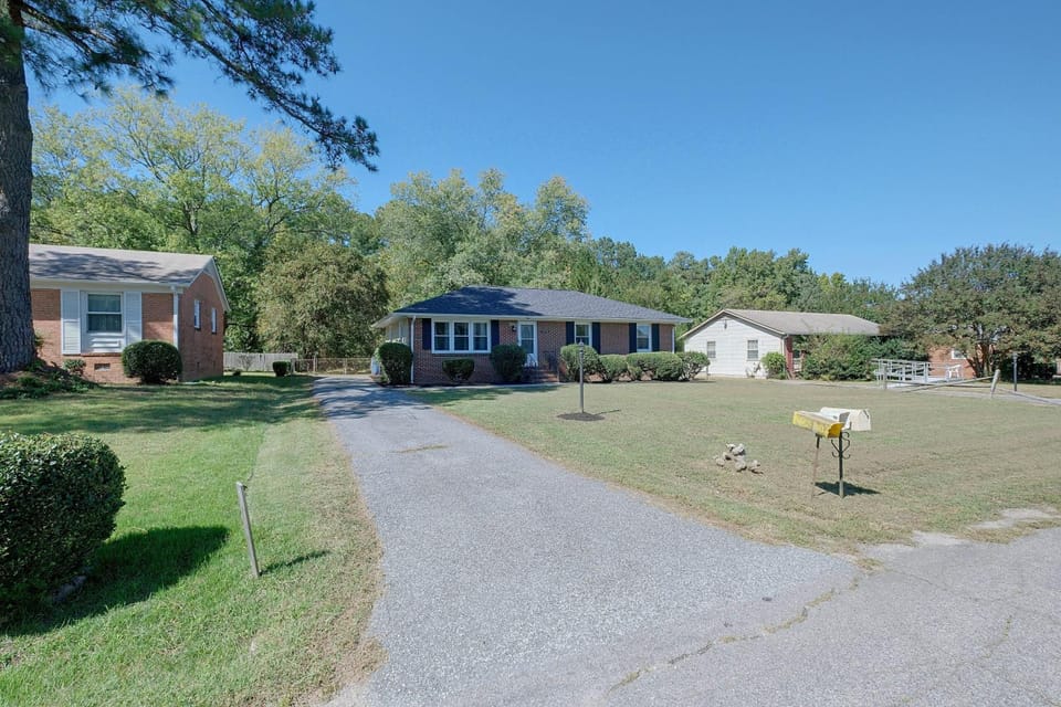Walk to VSU Campus! Your Escape away from home House in Chesterfield County