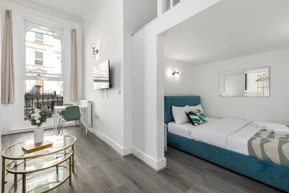 Chic Kensington Suite Apartment in City of Westminster