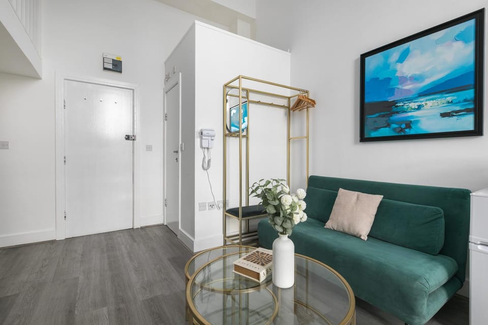 Chic Kensington Suite Apartment in City of Westminster
