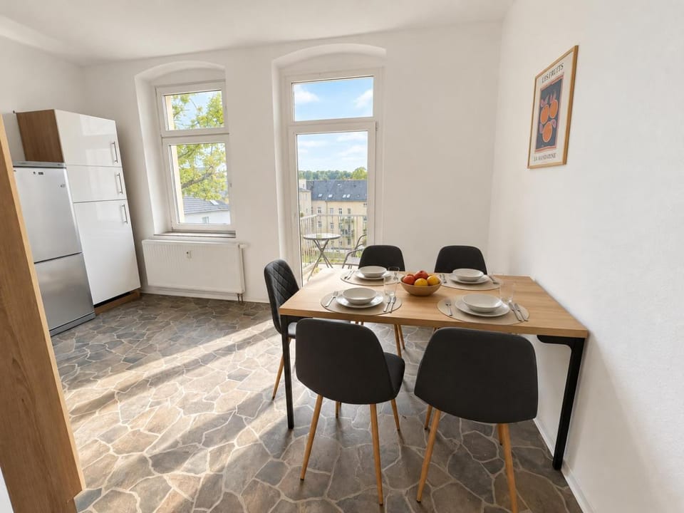 Dining area, kitchen