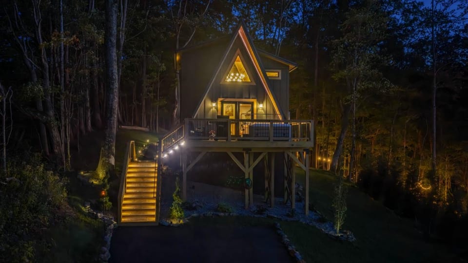 Nature A-Frame Cabin at High Peak Cabin in West Jefferson