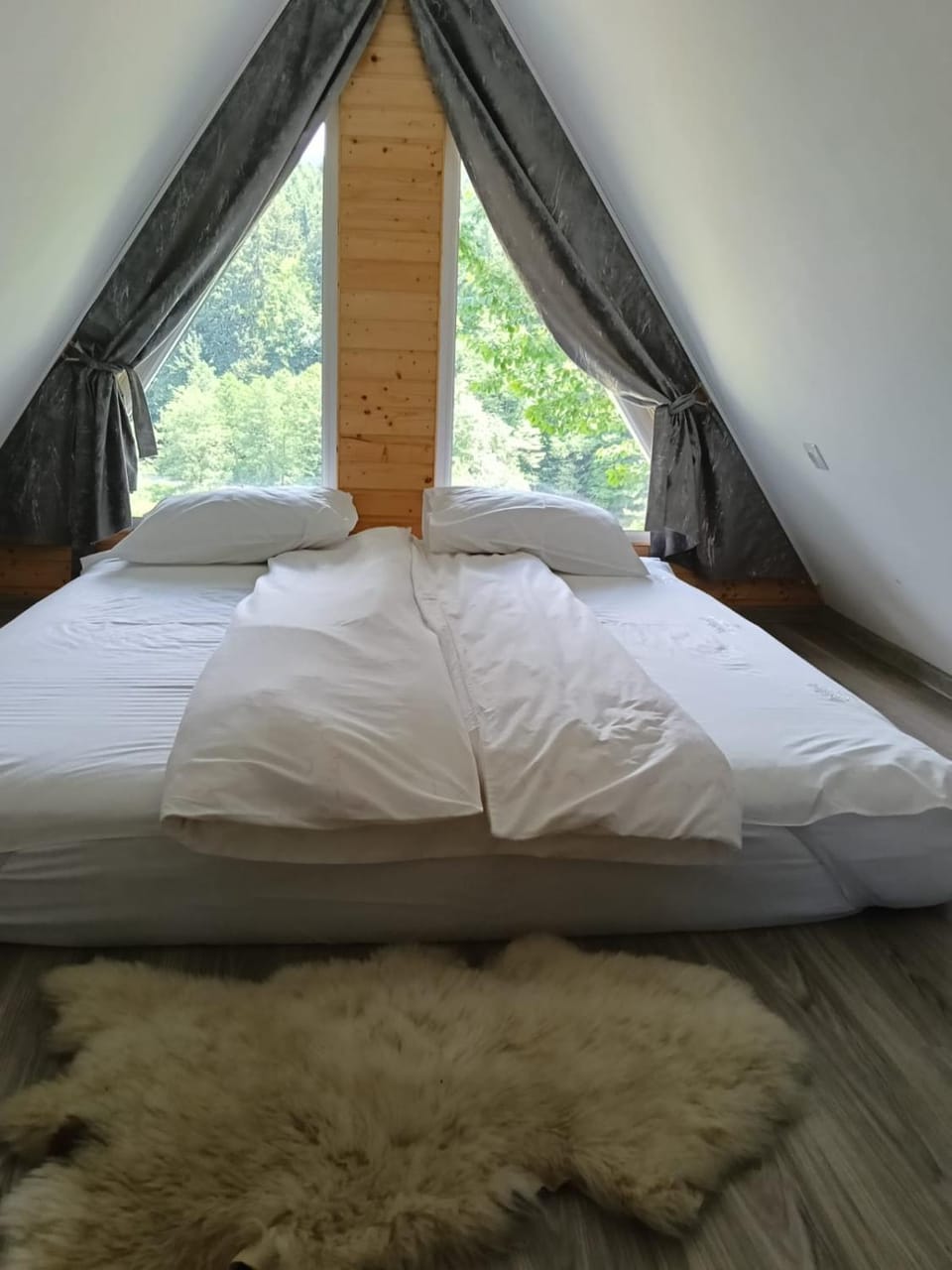 La Poalele Muntelui Nature lodge in Romania