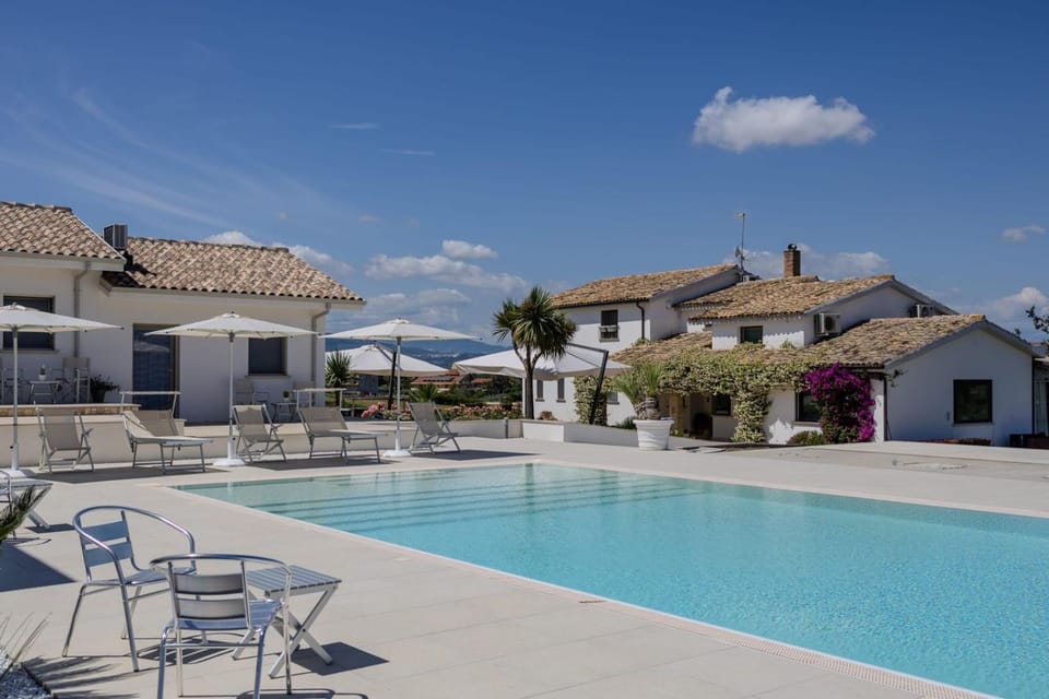 Property building, Patio, Day, Pool view, Swimming pool, Swimming pool, sunbed