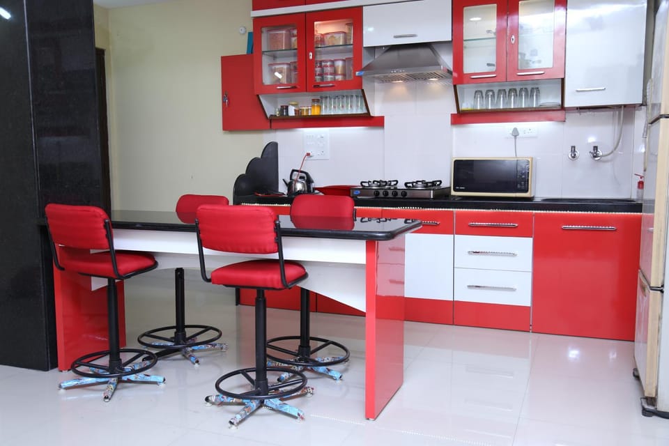 Kitchen or kitchenette, Dining area, oven, stove, toaster