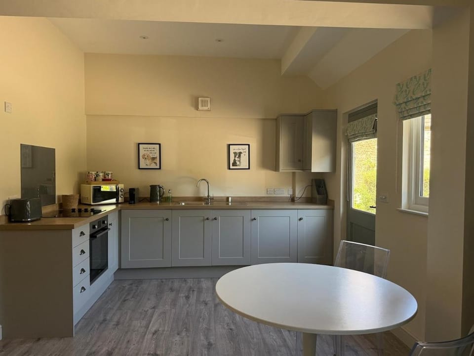 Cotswolds Studio, Clanfield Apartment in West Oxfordshire District