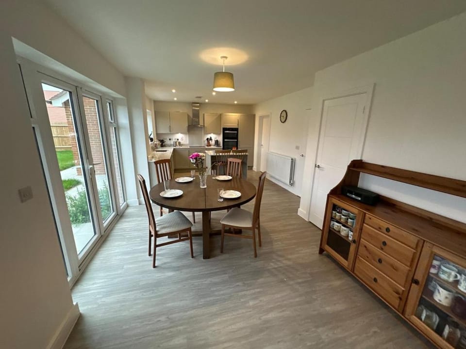 New! Large 3 Bedroom Home with 3 Bathrooms in Royal Tunbridge Wells by Rockman Residences House in Wealden District