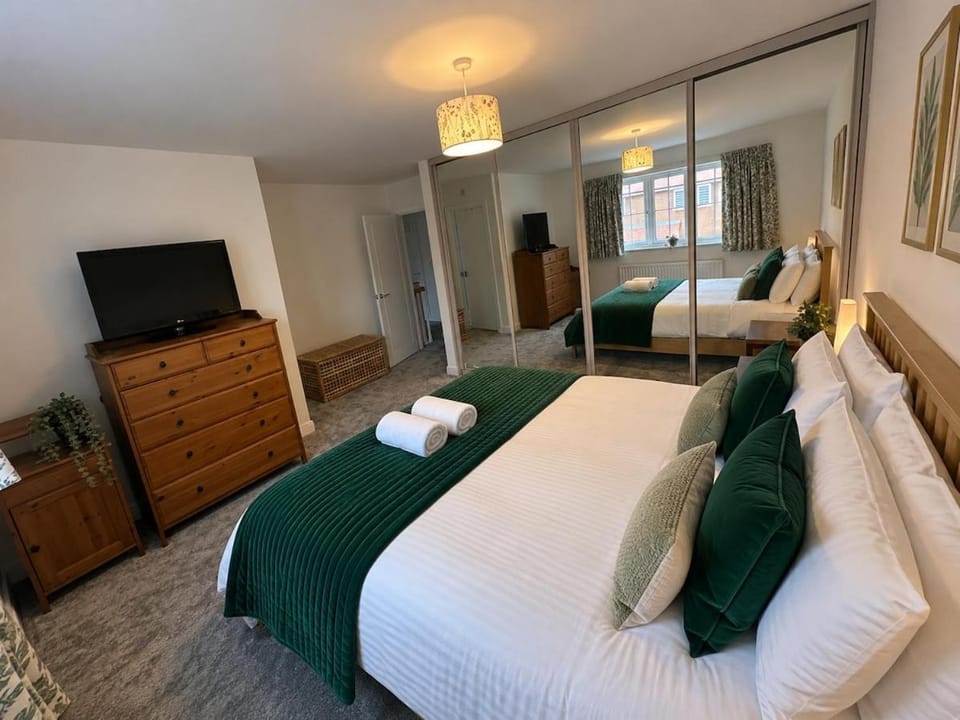 New! Large 3 Bedroom Home with 3 Bathrooms in Royal Tunbridge Wells by Rockman Residences House in Wealden District