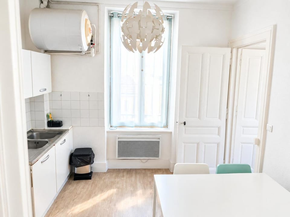 Bed, Kitchen or kitchenette, Photo of the whole room, Bedroom, internet, oven, stove
