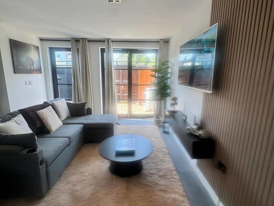 Fussy Stay - Stylish 2-Bed Home in Westcliff-on-Sea House in Southend-on-Sea