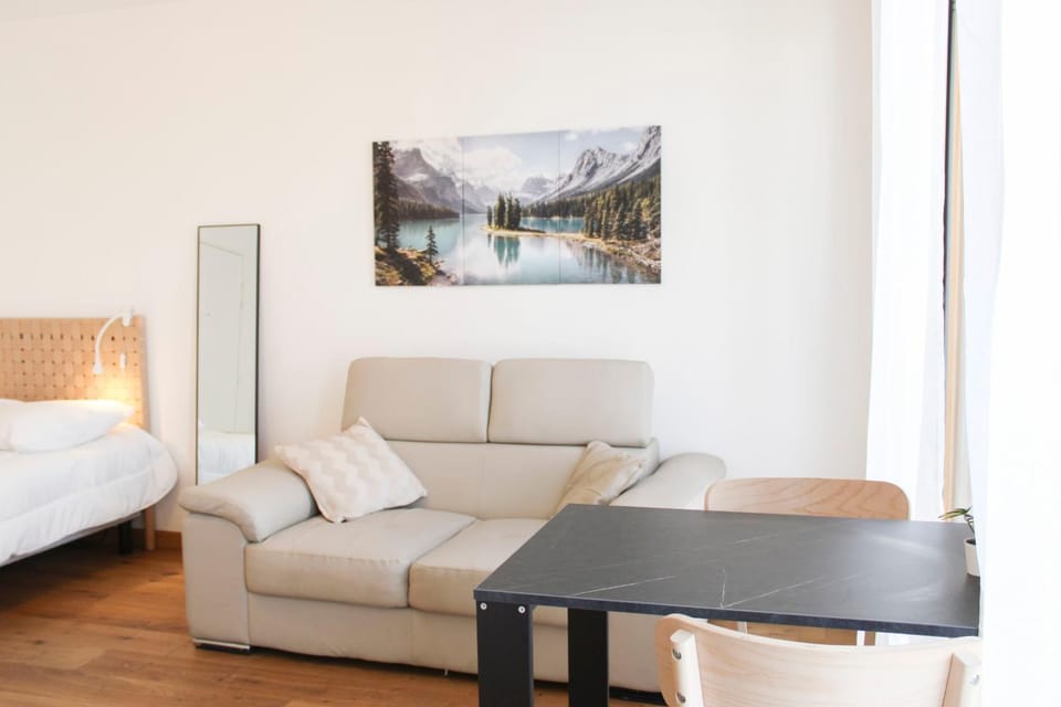 Cosy studio with balcony right next to Paris Apartment in Charenton-le-Pont