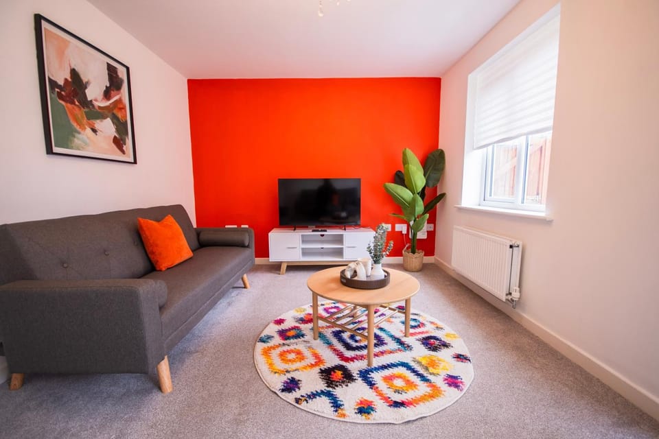 House Sleeps 7 with Garden House in Wolverhampton