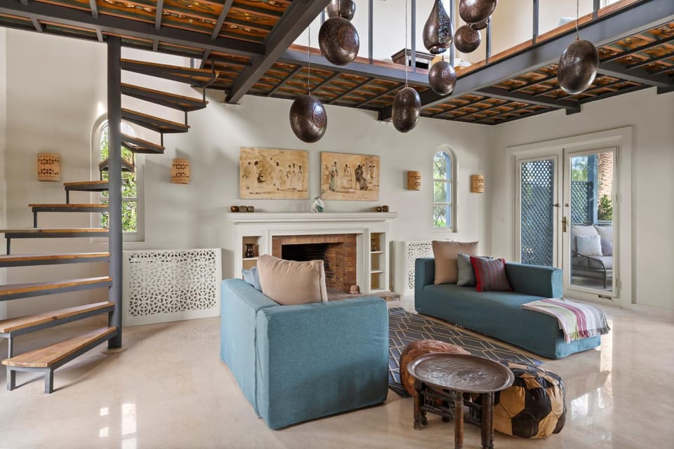 Living room, Seating area