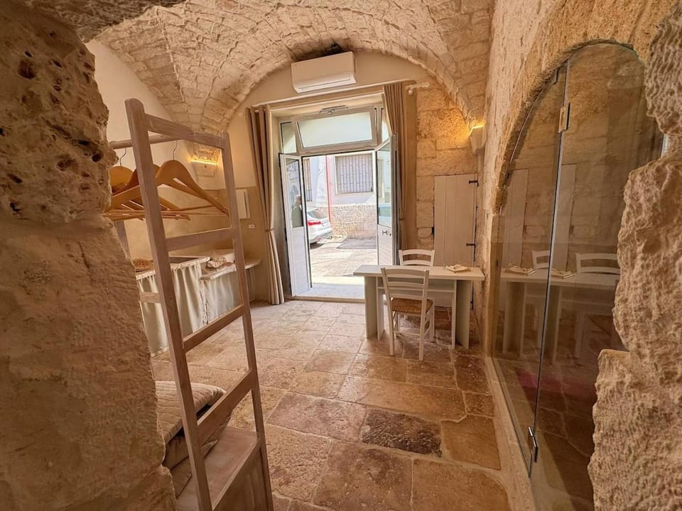 Romantic Stone Suite with Private Whirlpool Tub Apartment in Ceglie Messapica