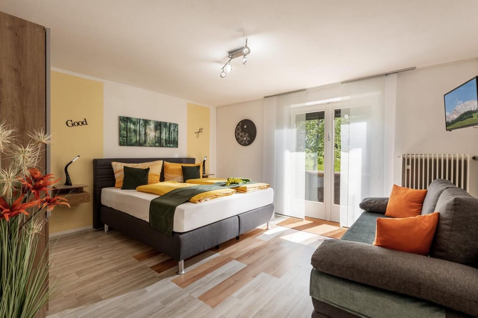 View (from property/room), Other, Decorative detail, Bedroom, Garden view, Mountain view, Family, heating, internet, wardrobe