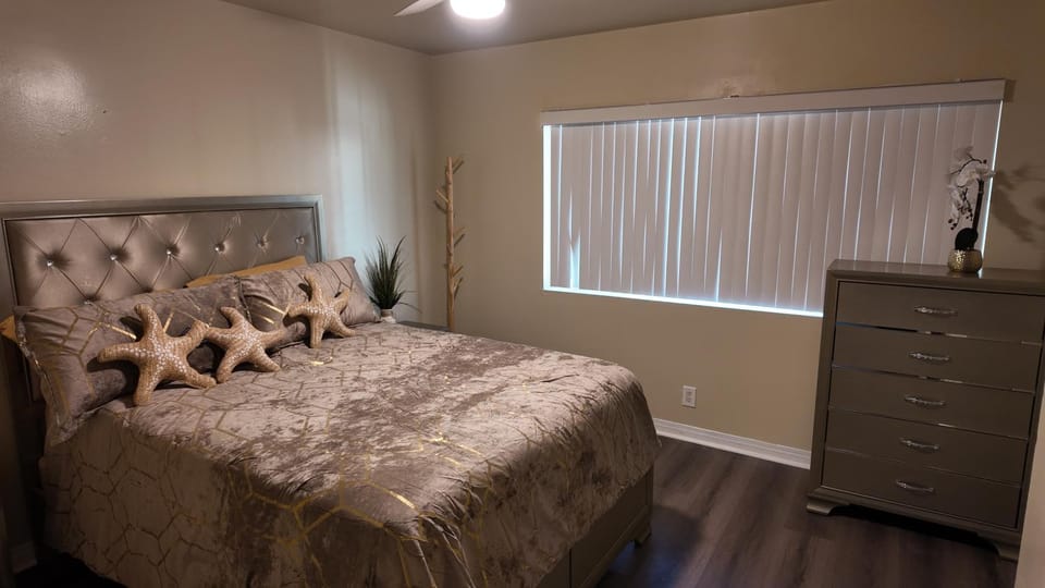 We Luv to Nose Apartment in Gardena