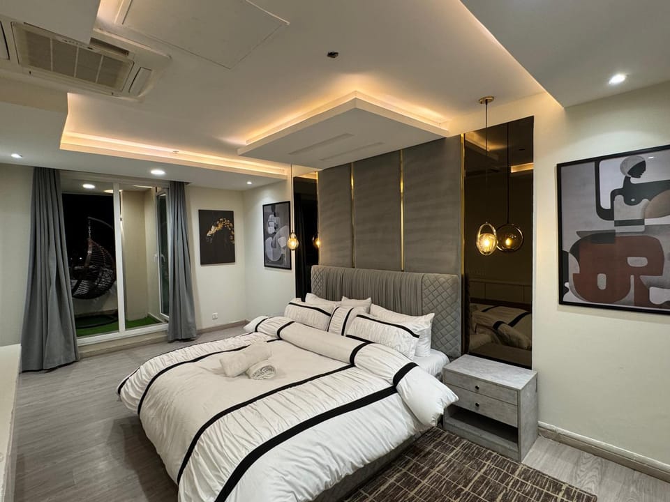 Bed, Photo of the whole room, Bedroom, air conditioner