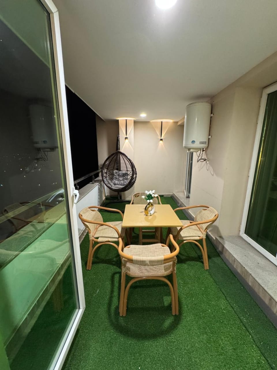 Patio, Kitchen or kitchenette, Living room, Seating area, Dining area
