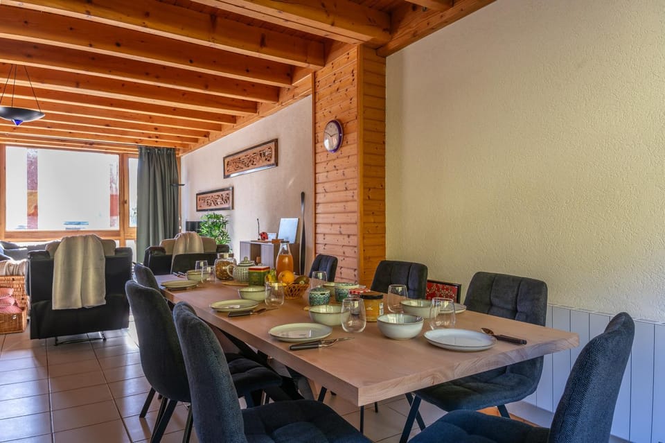 Living room, Dining area