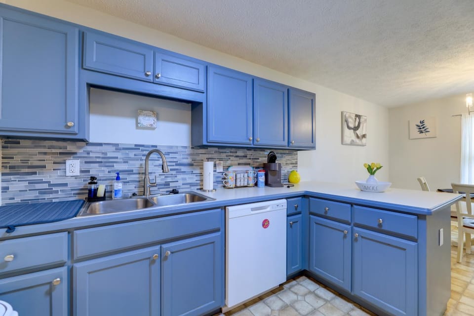 Pet-Friendly Home w/ Fenced Yard Near Cherry Point House in North Carolina