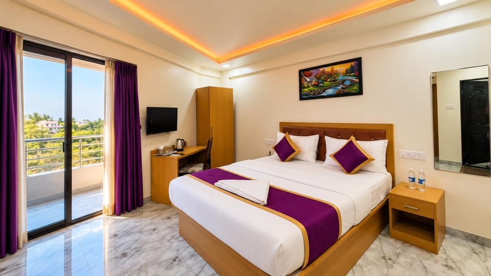 Bed, Photo of the whole room, Bedroom