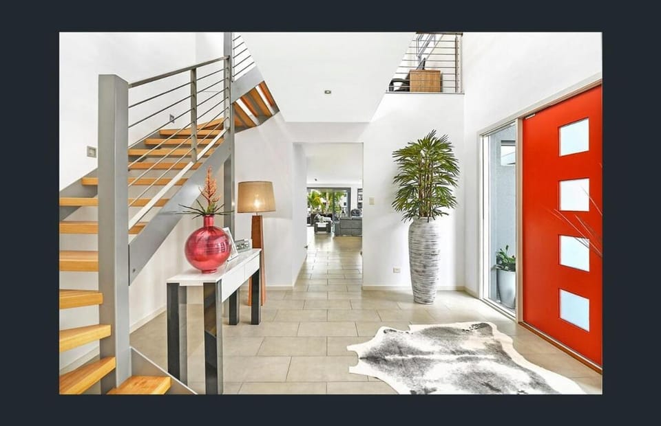 waterfront luxury house&pet friendly&full fenced House in Oxenford