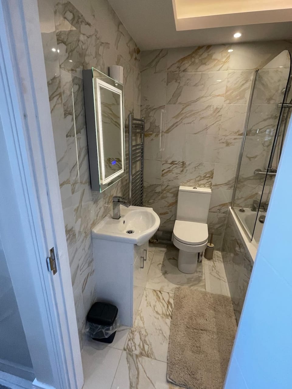 The Cardiff View - FREE Private Parking Apartment in Cardiff