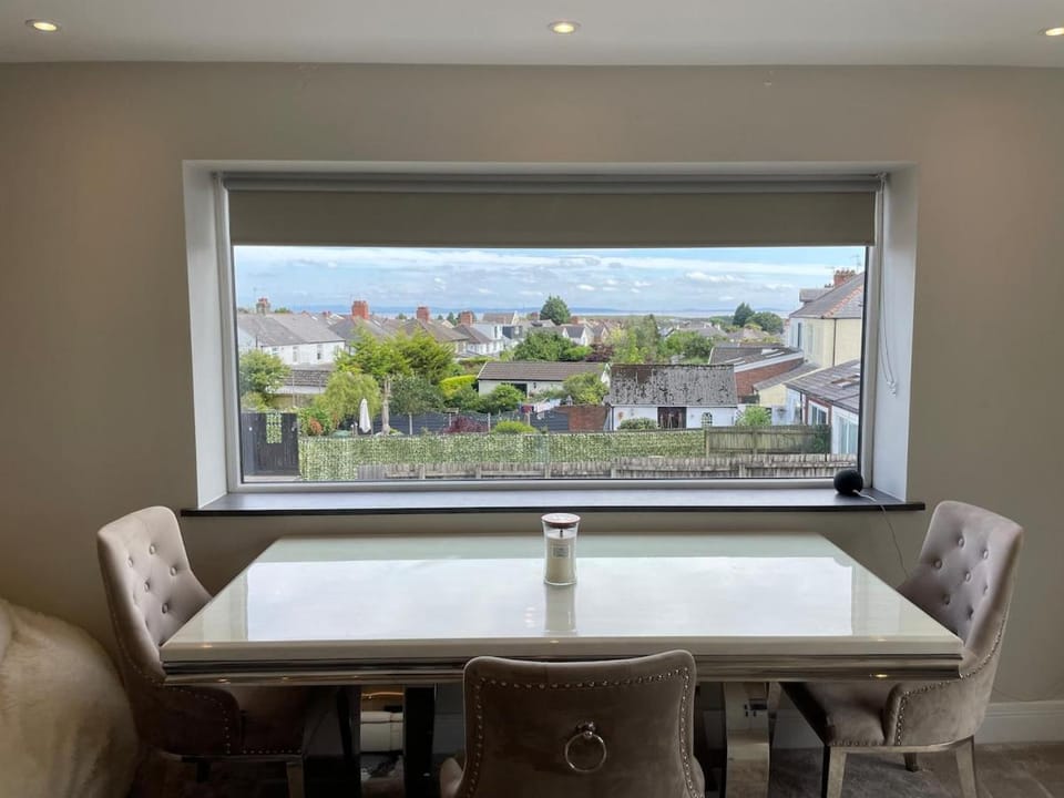 The Cardiff View - FREE Private Parking Apartment in Cardiff