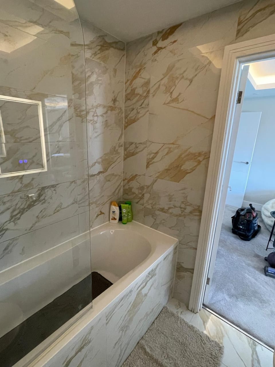 The Cardiff View - FREE Private Parking Apartment in Cardiff