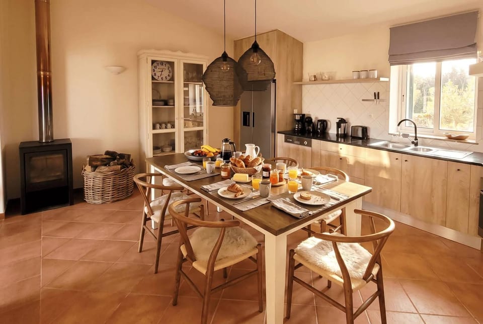 Property building, Kitchen or kitchenette, Living room
