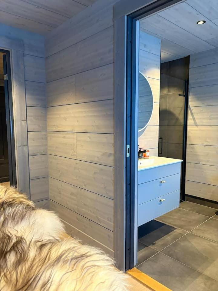 Exclusive cabin in Trysil with hot tub near ski slope Cabin in Innlandet