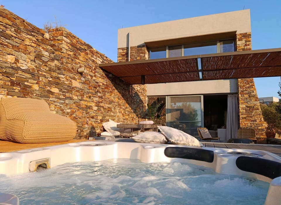 Property building, Hot Tub