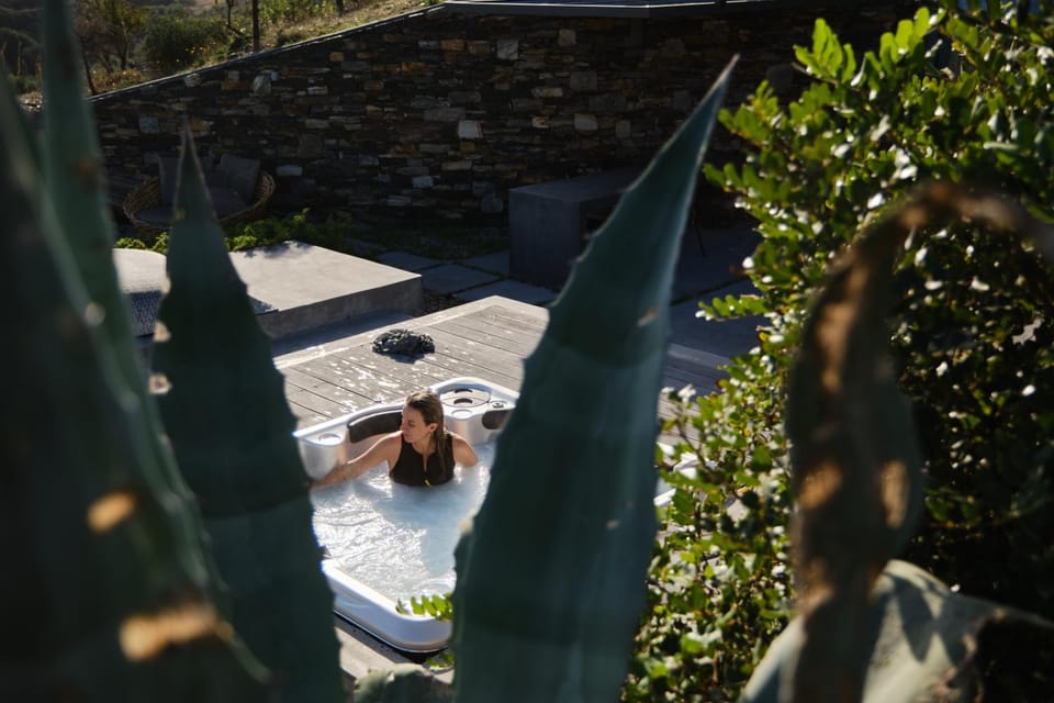 People, Garden, Hot Tub, Balcony/Terrace