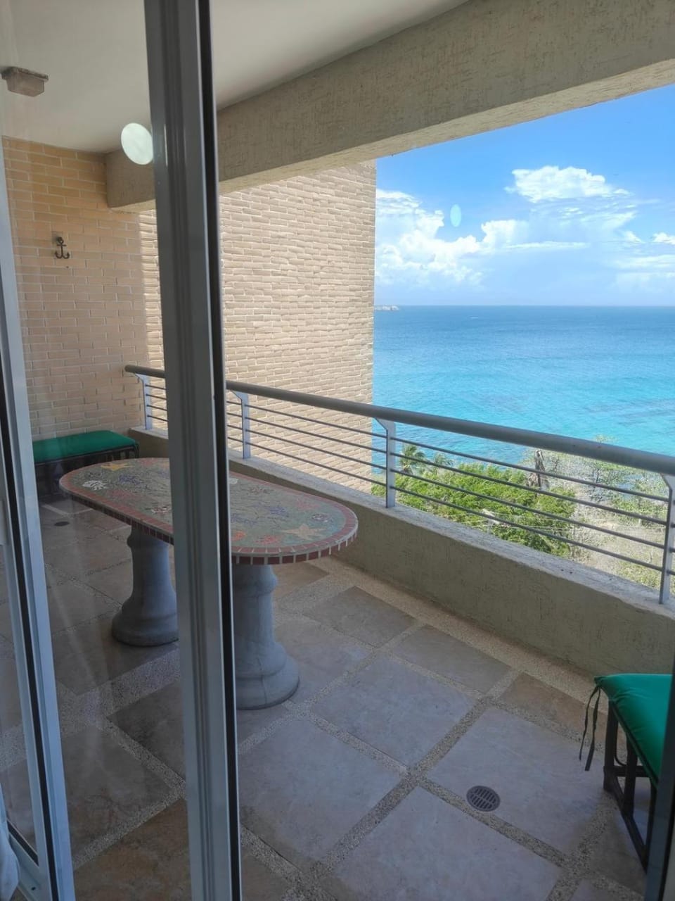 Ocean Views • Walk to Beach • Pool • Balcony House in Venezuela