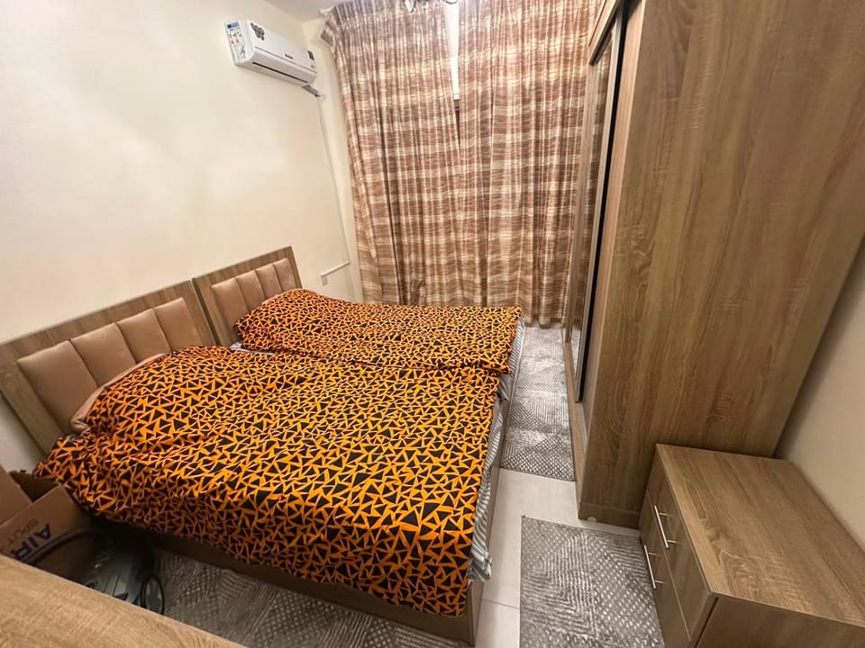 Amman Centric 2-Bedroom Apartment شقة محدثة في وسط عمان قرب المستشفيات والجامعات Apartment in Africa