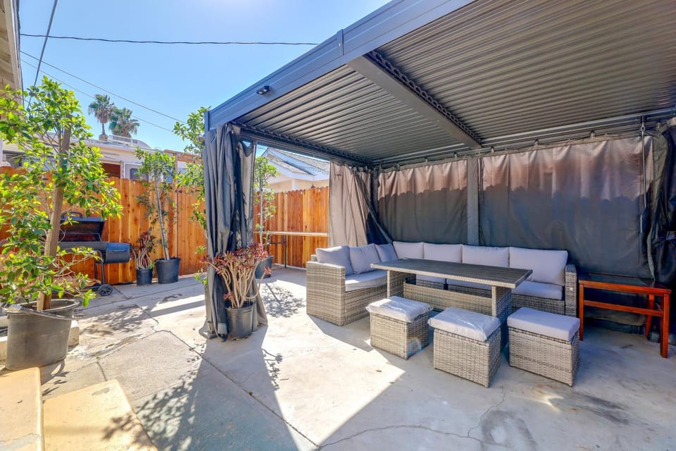 Lynwood Retreat Near LA, SoFi Stadium & Beaches House in South Gate