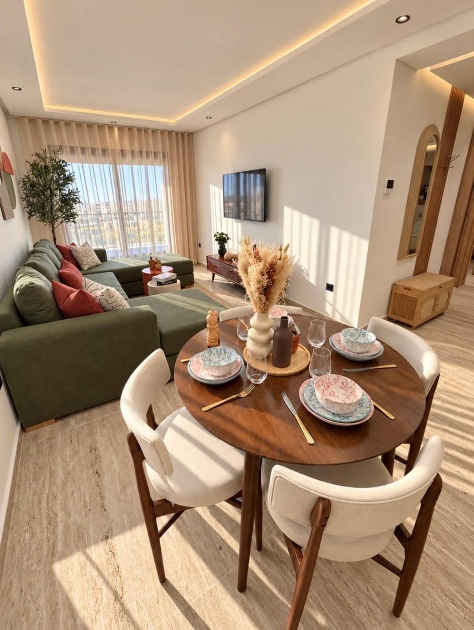 Communal lounge/ TV room, Living room, Dining area