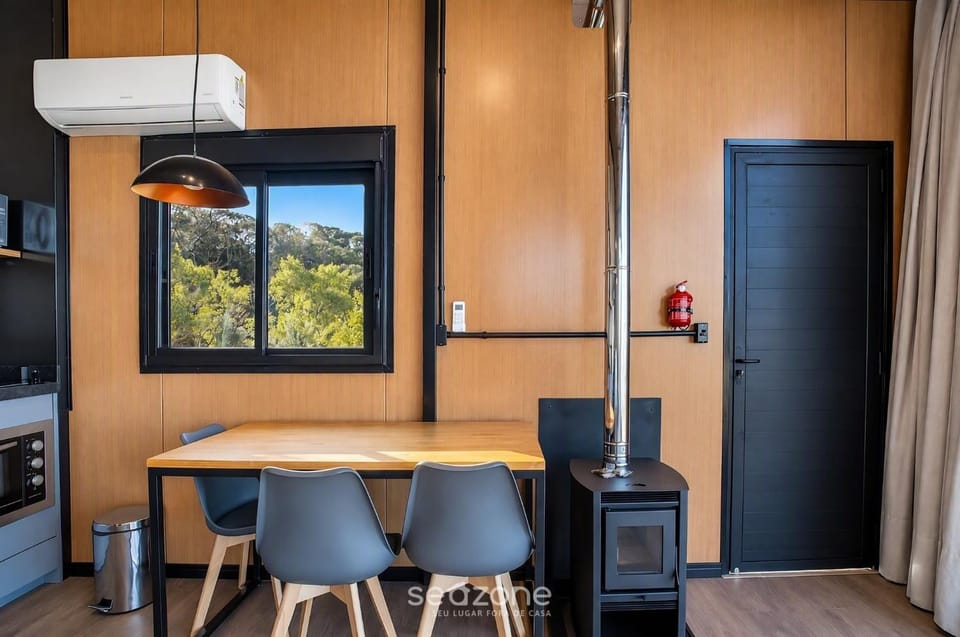 Bedroom, Mountain view
