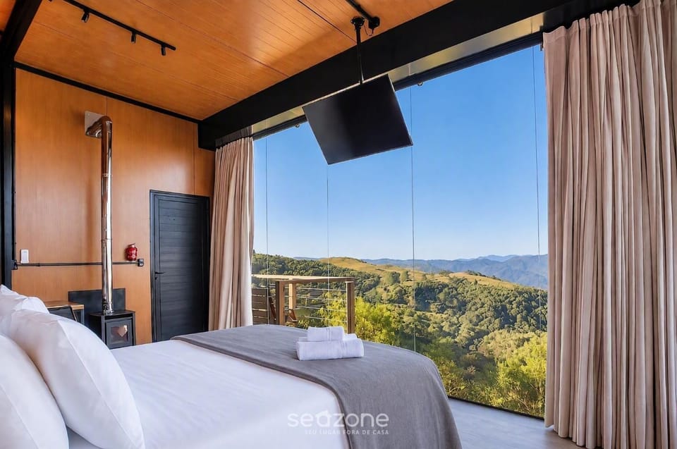 Bed, TV and multimedia, Bedroom, Mountain view