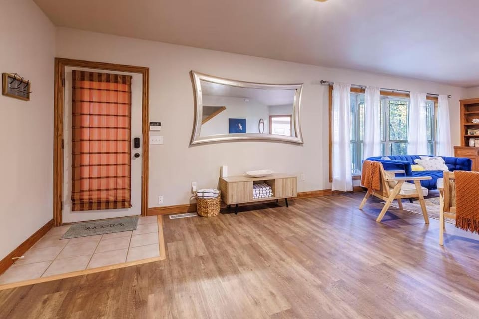 Living room, Photo of the whole room, Seating area