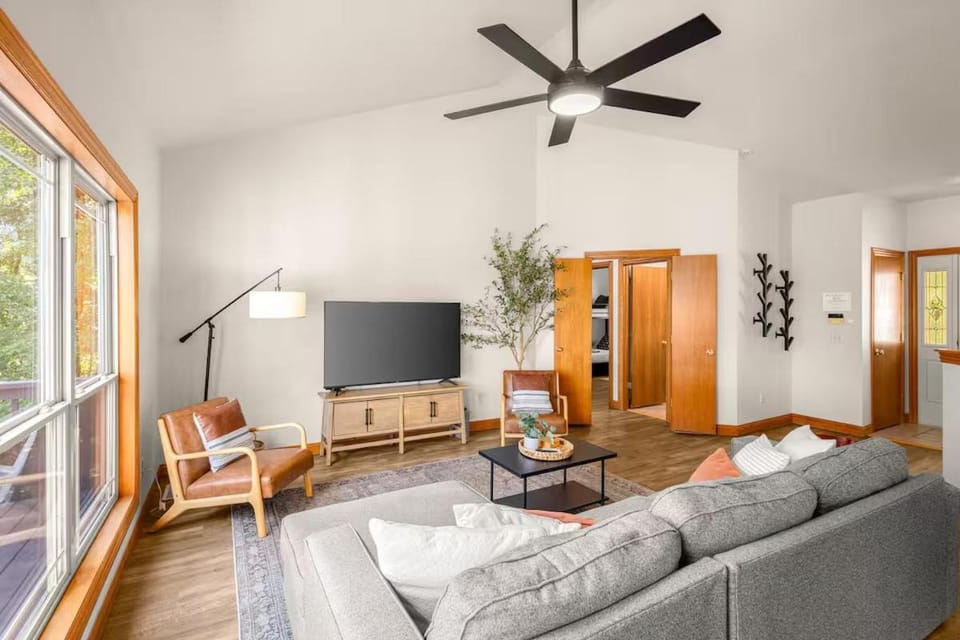 TV and multimedia, Living room, Seating area