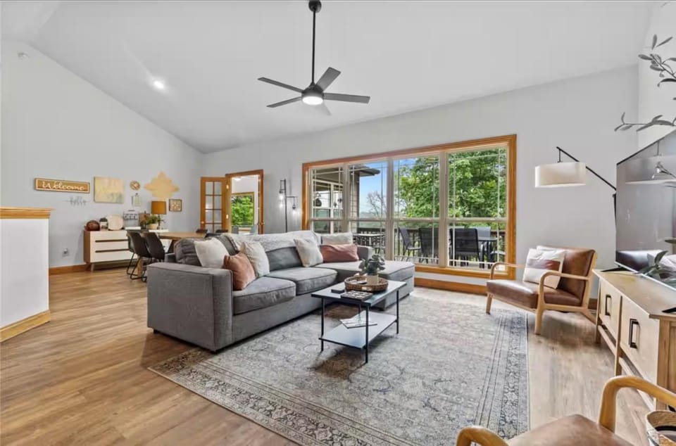 View (from property/room), Balcony/Terrace, Living room, Seating area, Garden view