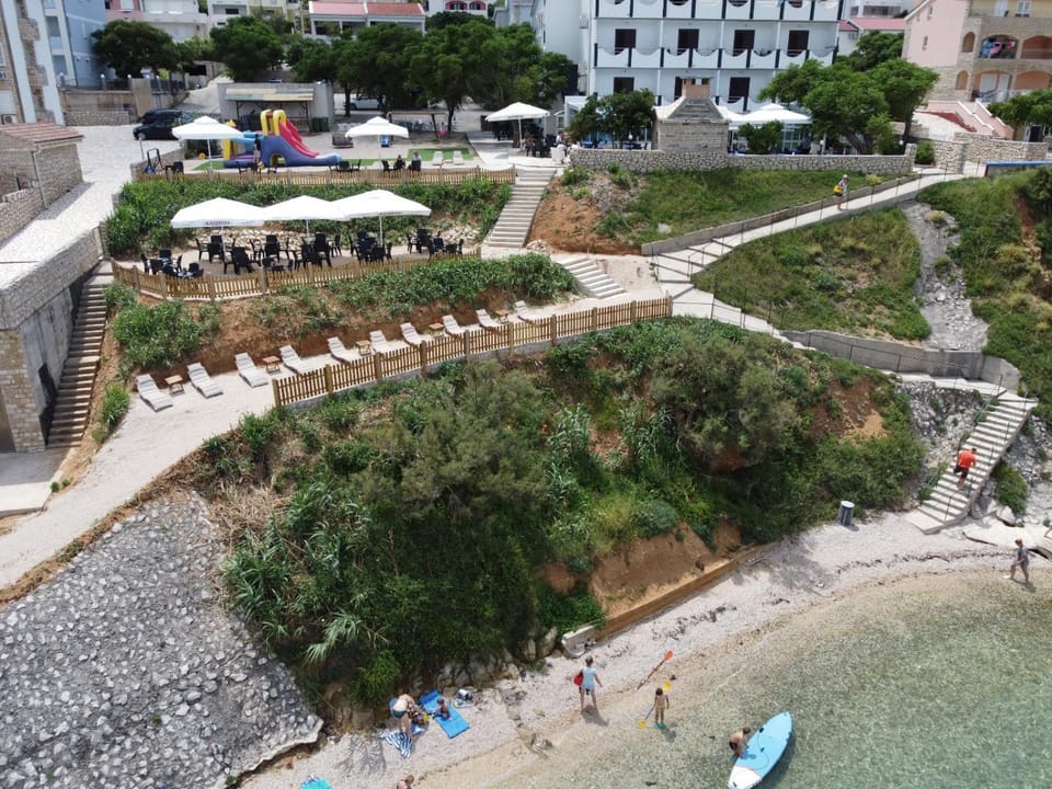 Property building, Balcony/Terrace, Beach
